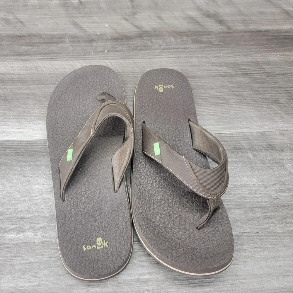 Sanuk Flip Flops Shoes Mens Size 13 Brown Casual Comfort Beach Sandals Yoga Mat